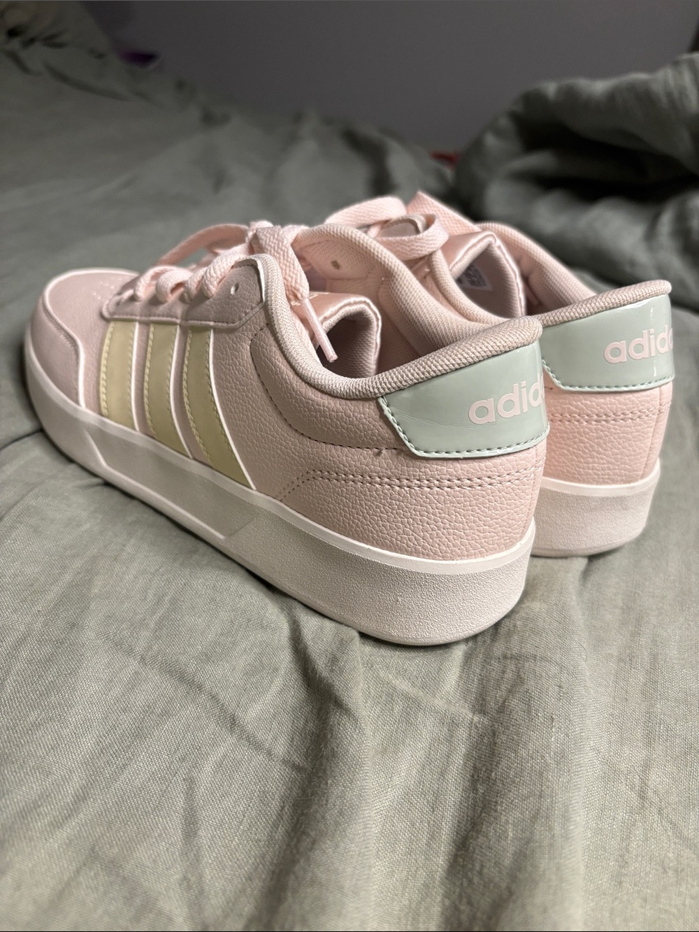 NWT Adidas Breaknet 3.0 Women’s Light Pink Sneakers